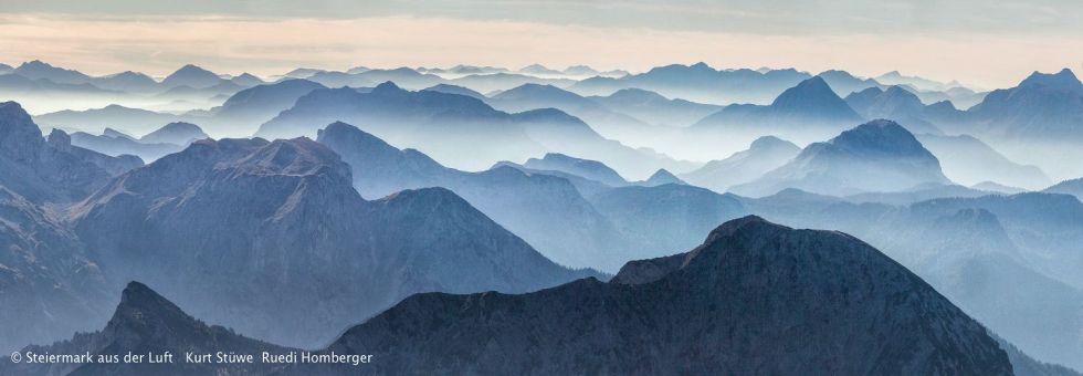 Blick vom Hochschwabgebiet nach Nordenwesten über das Salzatal hinweg. 