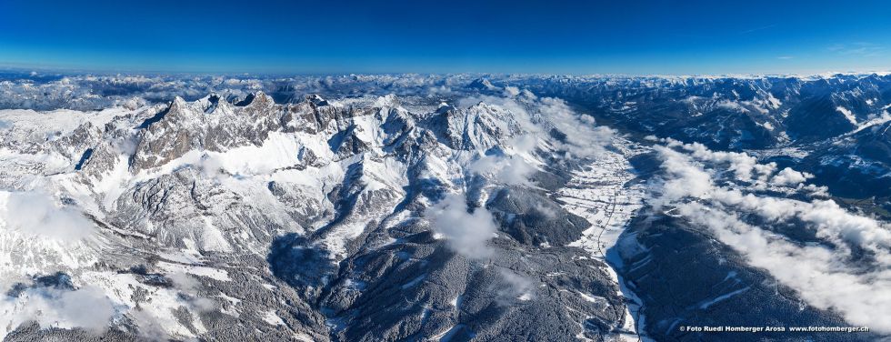 Der Dachstein im März 2017 von Westen gesehen.